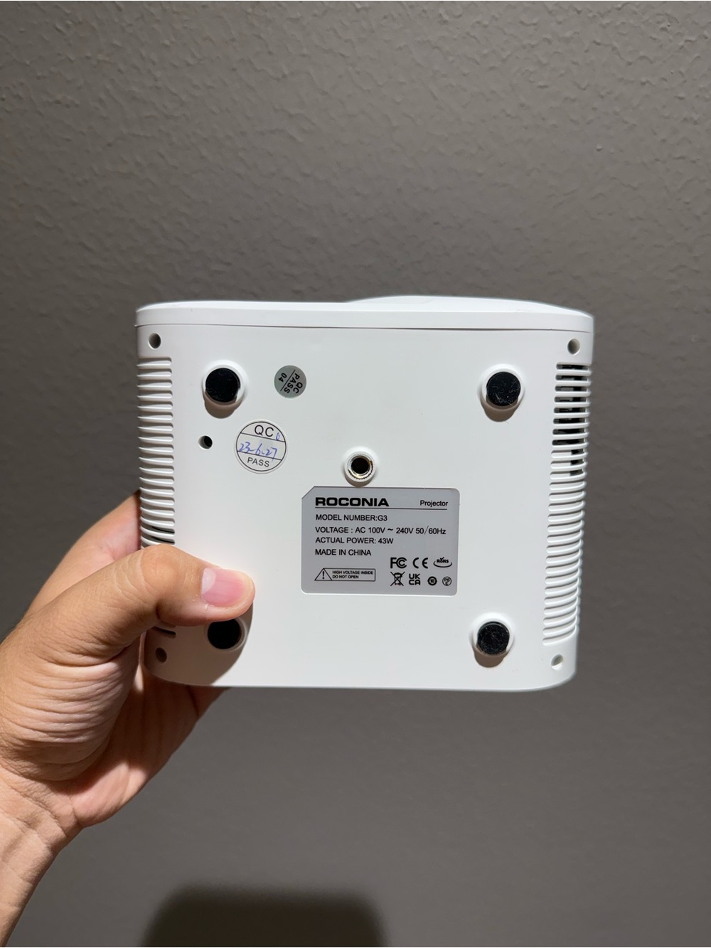 Compact White Portable Projector - Picture 4 of 4